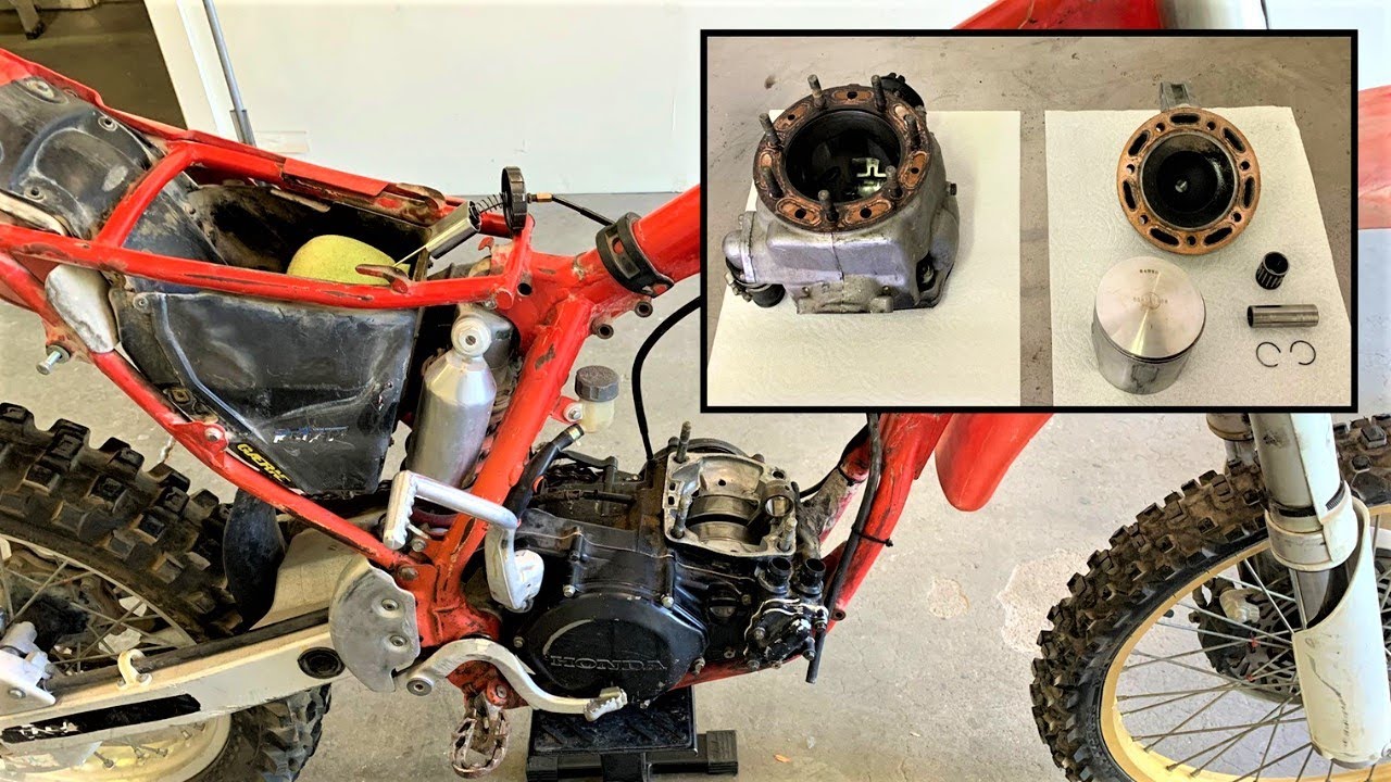 Двухтактный мотоцикл для мотокросса Honda CR500R 1989 года — разборка верхней части