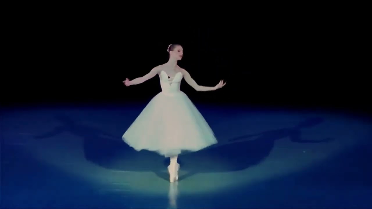 LANA DEL REY - BLUE VELVET | Marita Weinrank Pointe Ballet Solo | Chopin’s Nocturne by Mai Murdmaa