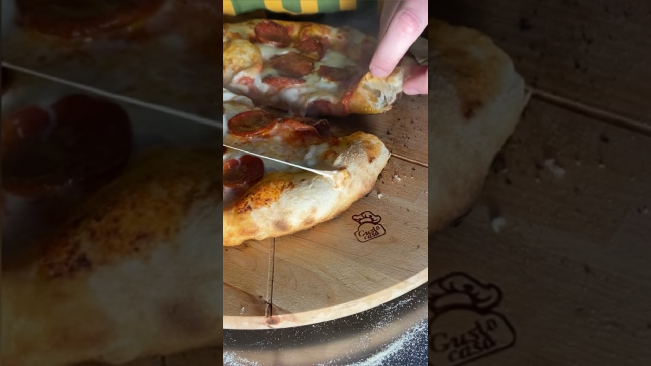 Pizza Napoletana con farina Caputo Nuvola cotta nel forno a legna ! #ricetta #pizza #mulinocaputo