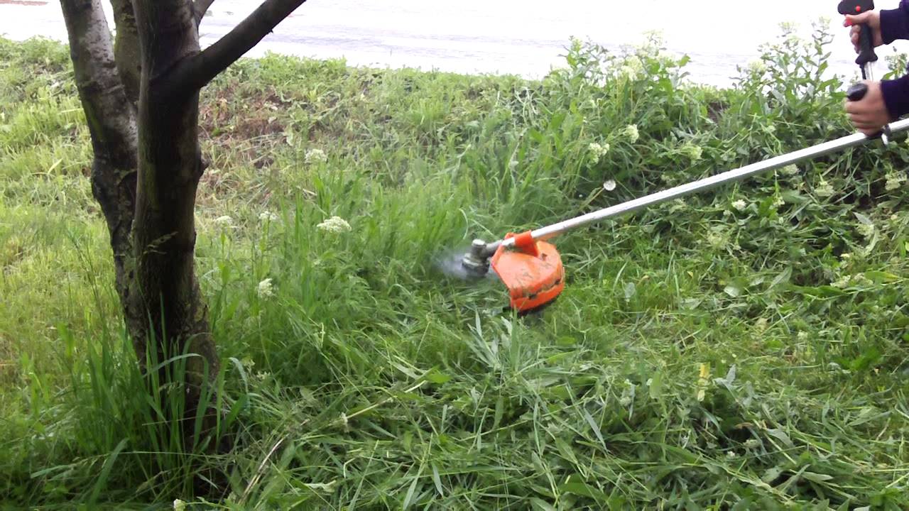 Motocoasa Ruris Dac310 la cosit iarba deasa