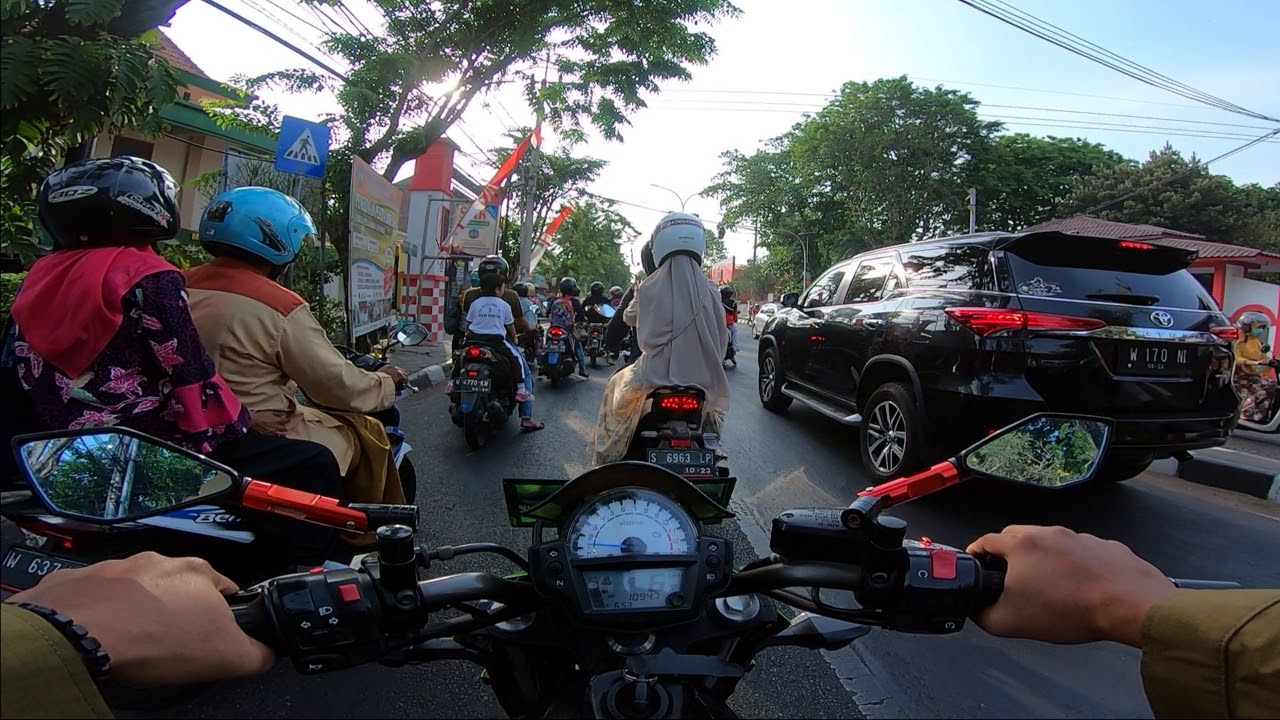 Satmori Naik ER6. Suara sendalpotnya bikin rameeee