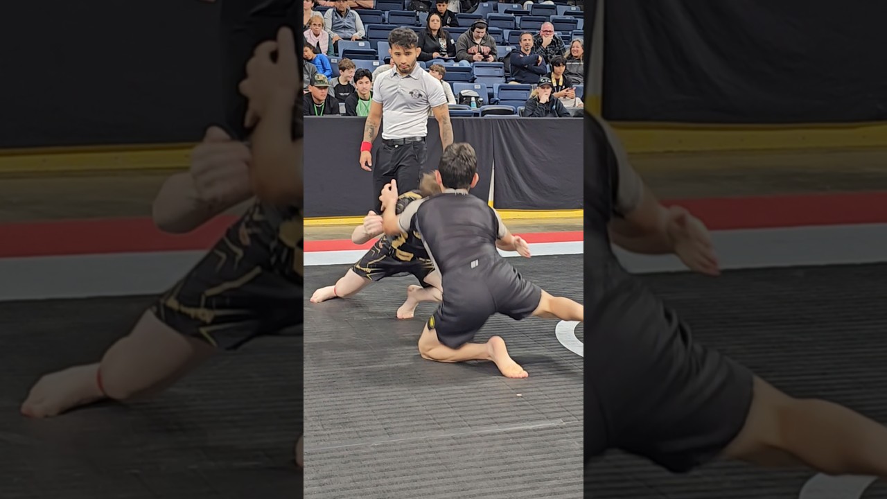 Illegal guard pull or takedown? 🤔#bjj #submission #jiujitsu #martialarts #grappling #nogi #shorts