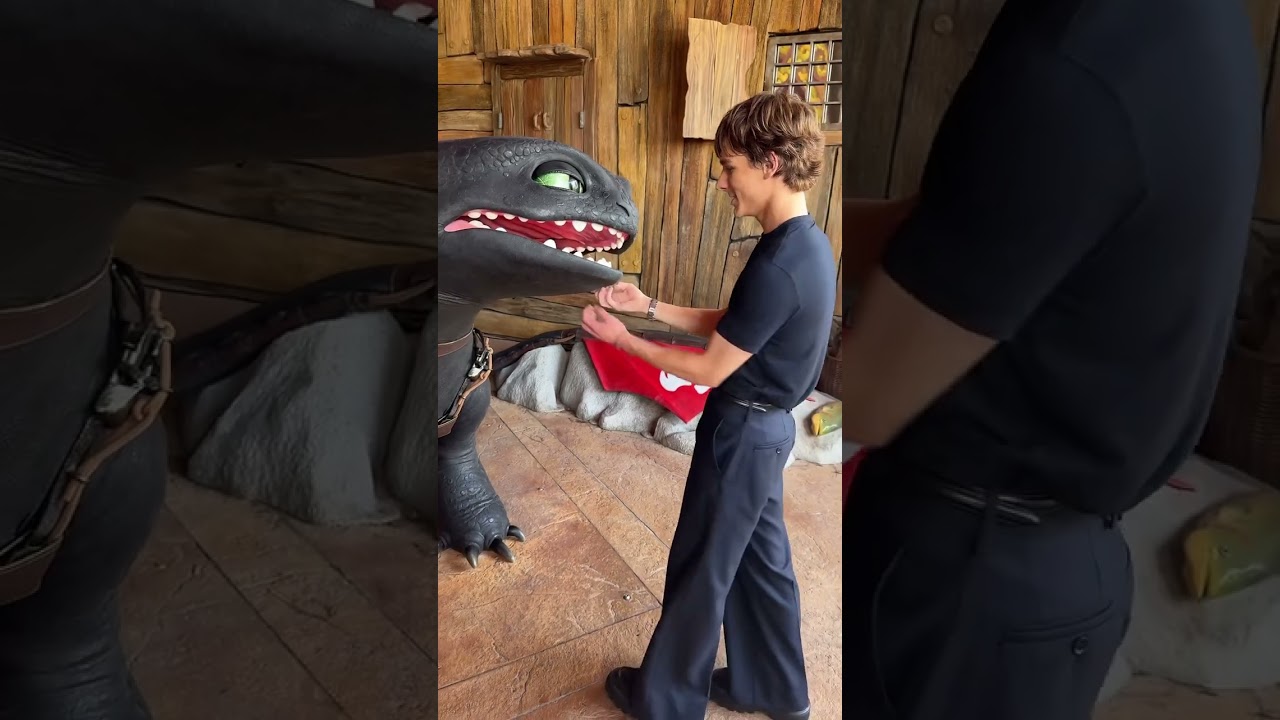 Toothless at Universal Epic Universe #HowToTrainYourDragon