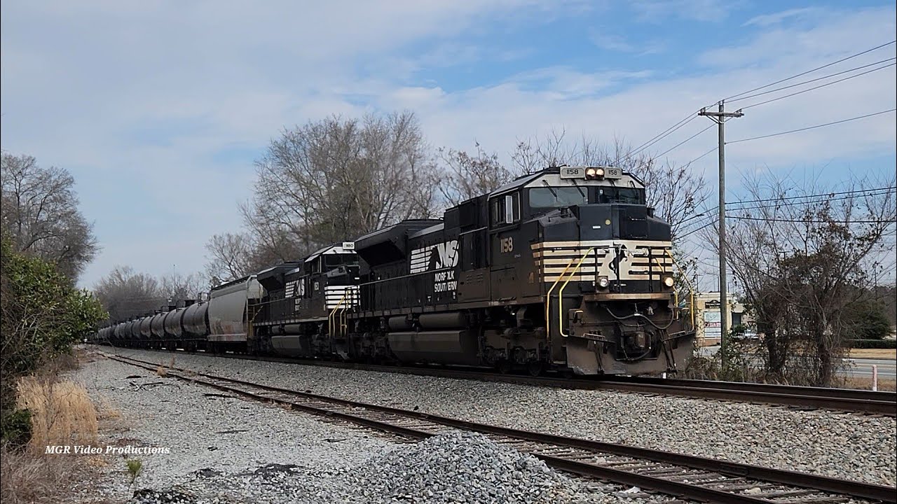 2-14-2026: NS SD70ACe 1158 & NS SD70ACe (IAC) 1180 Lead NS 64Q Thru Bonaire, GA
