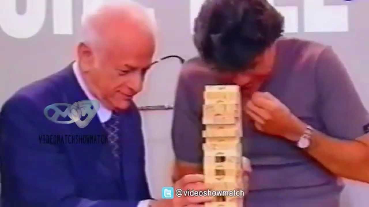 Gerardo Sofovich jugando al Jenga con Marcelo(2000)