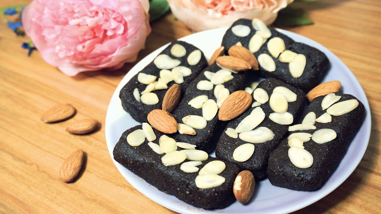 Chocolate-Almond Energy Bars (Vegan, Low-Fat)