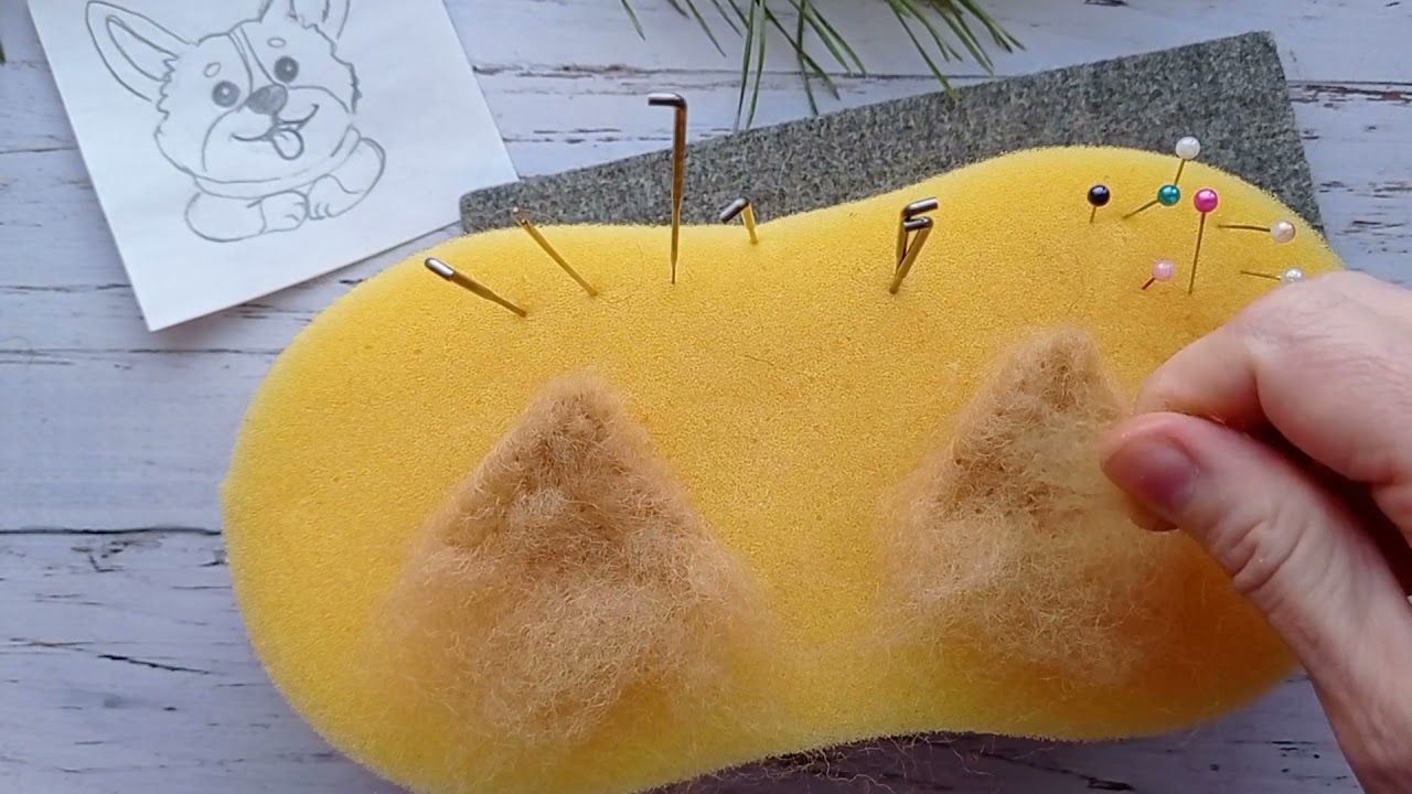 Процесс валяния из шерсти броши - корги