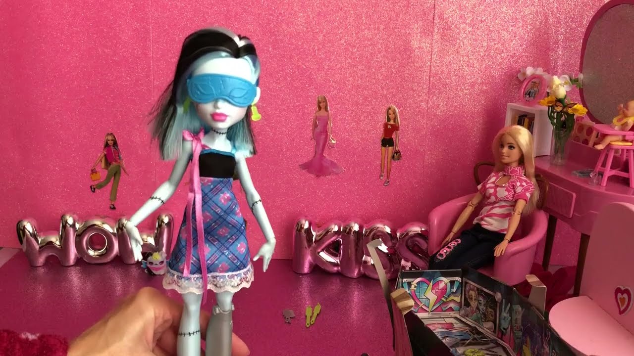 Abro cajita sorpresa Monster High!!