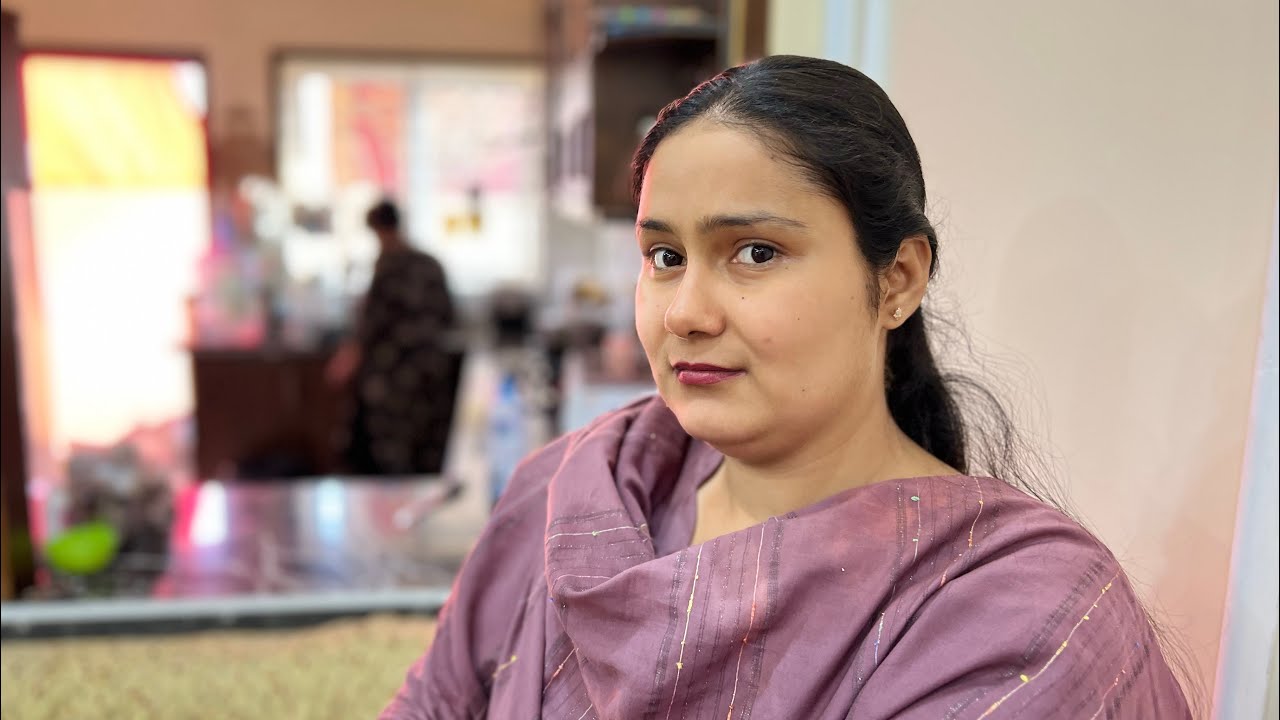 Bolny ko to mujhay bhi Baht kuch ata bs chup kr jati| Girty bch gyi| zaraasad
