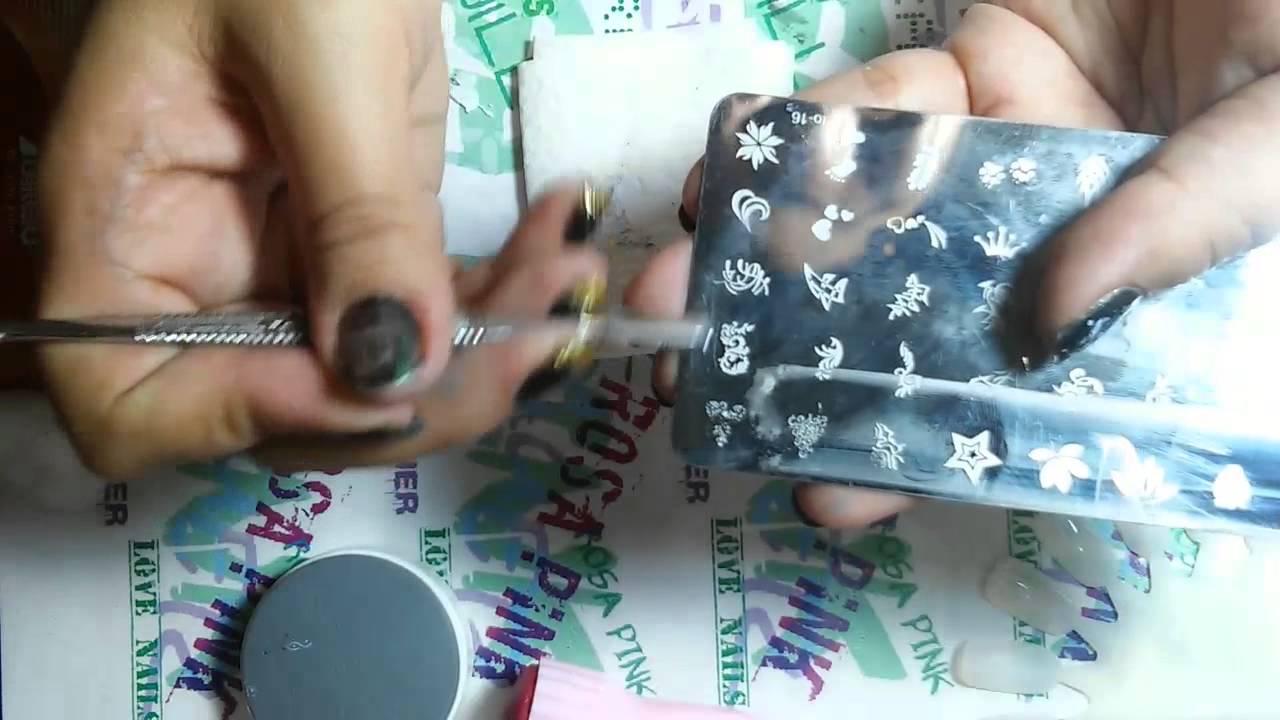 como usar las placas de sellos para uñas