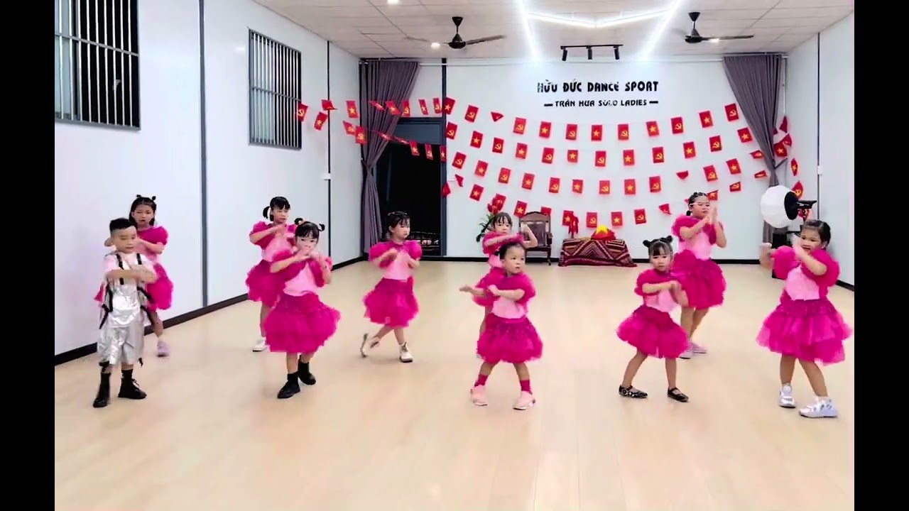Nhảy handclap #dancekid 
