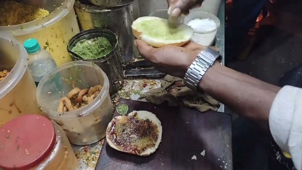 Street Food Extravaganza: Bhel Puri and Bun Chaat Magic!