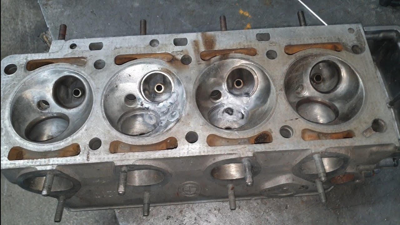 BMW  2002 - Testata lesionata - lavoro di riparazione. Elaborazione fai da te. 1°- parte