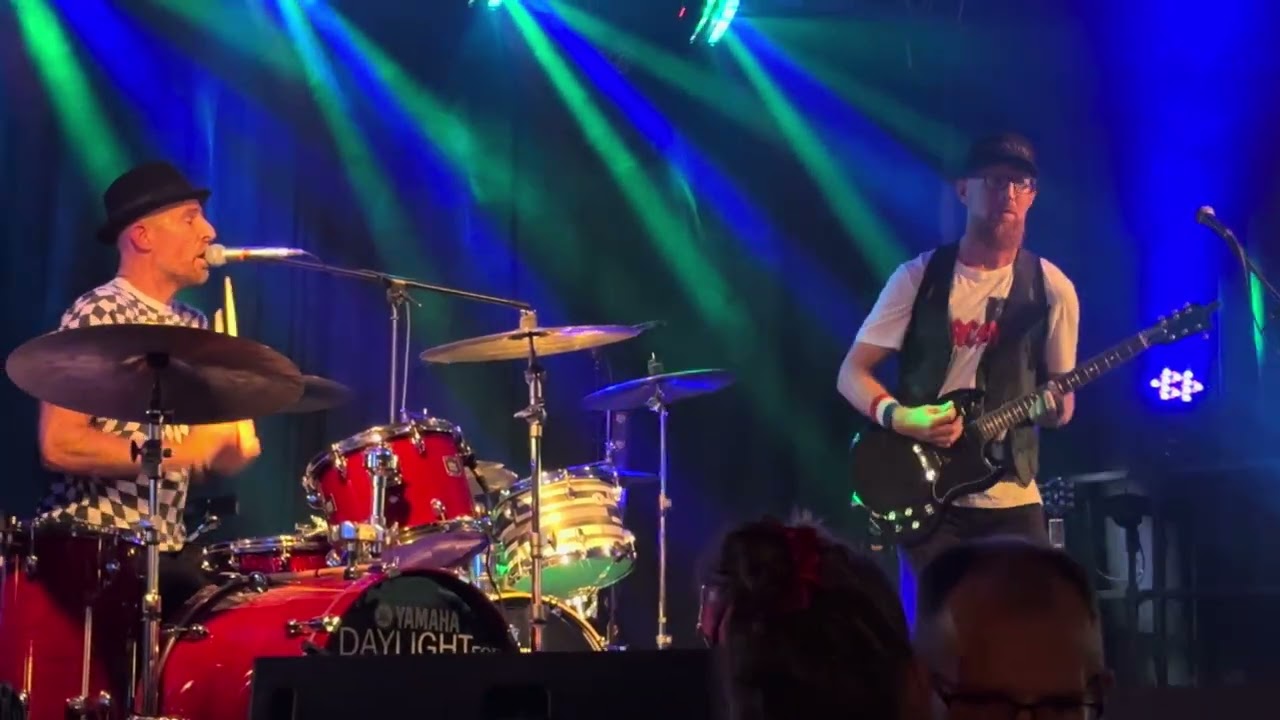 Daylight For Deadeyes - Darling - LIVE at Stonewalls 