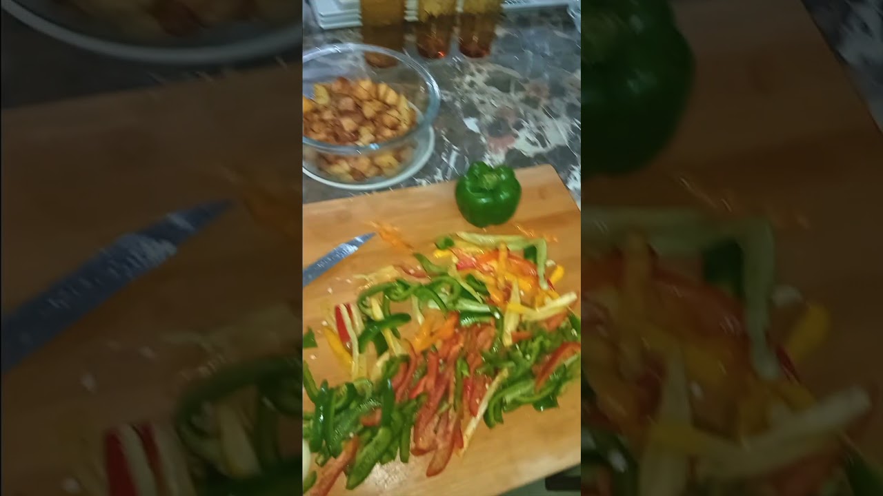 Peperonata con Patate (peppers with potatoes)  OR  Pipi e Patati (Calabrian potatoes) 👍🏻🥔🫑 