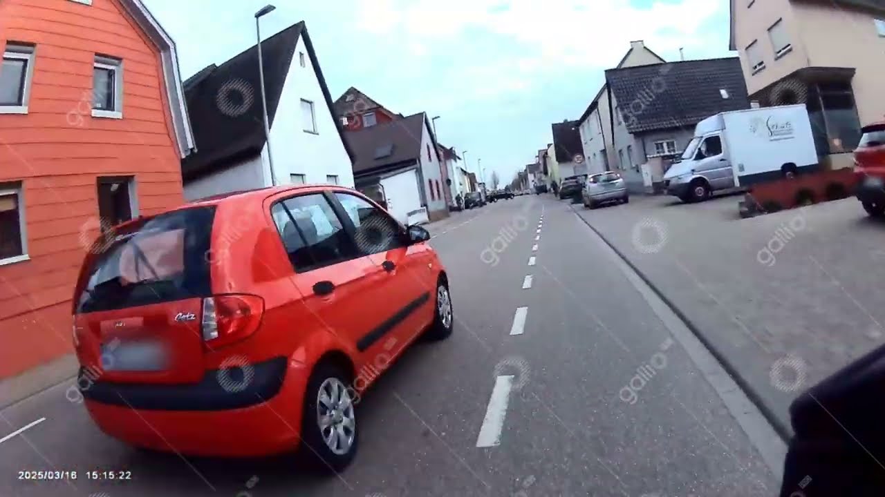 Autofahrer halten den Mindestabstand zu Radfahrern nicht ein #abstand #fahrradfahren