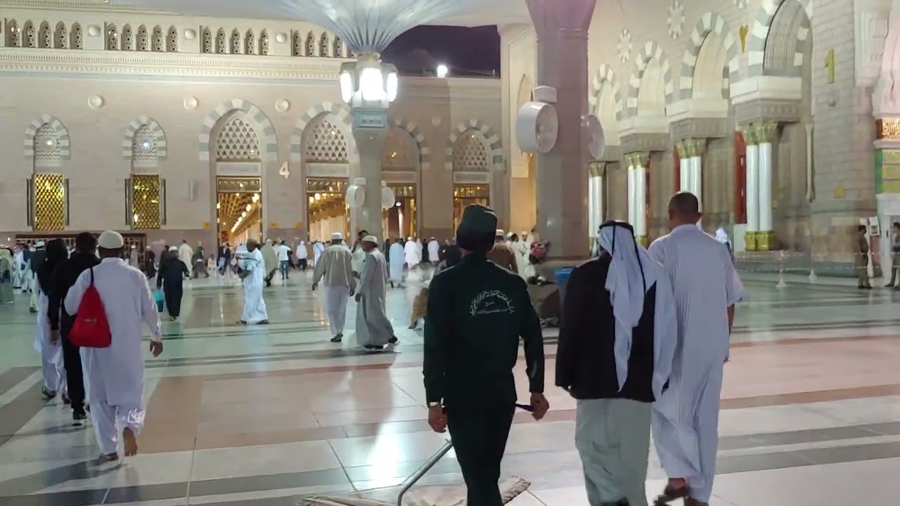 Fajr adhan in Masjid Nabawi in Madina