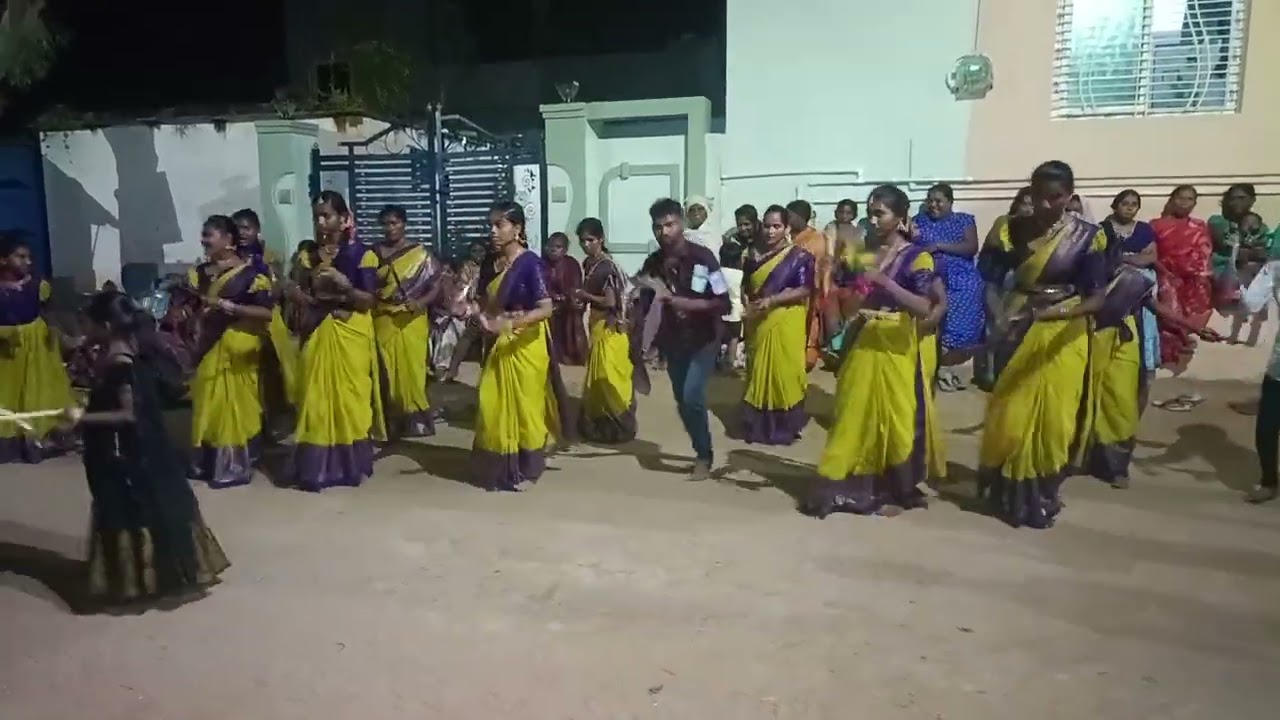 అఖిల్ కోలాటం 6300236450 చెమ్మల్లపల్లె కార్తీక సోమవారం సందర్బంగా చీమ చిమ అంటూ ఎంత చక్కగా వేశారో