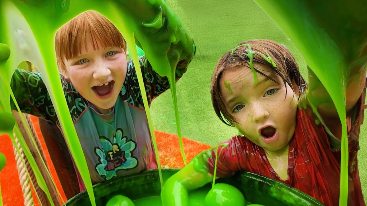SLiME SLiDE with Adley, Niko, and Navey!!  YouTuber Party & Crafts at Nickelodeon Kids Choice Awards