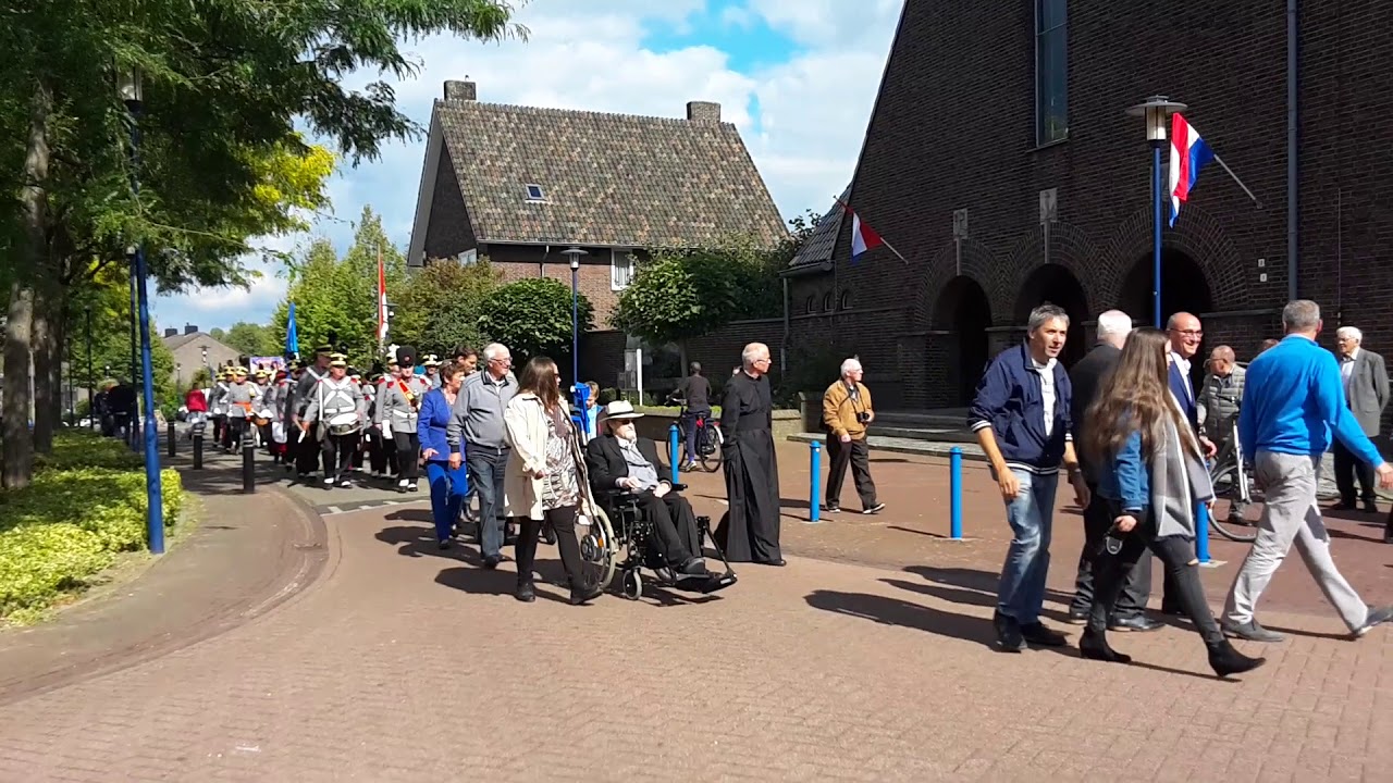 Onthulling kunstwerk/monument Broeksittard in het kader van 