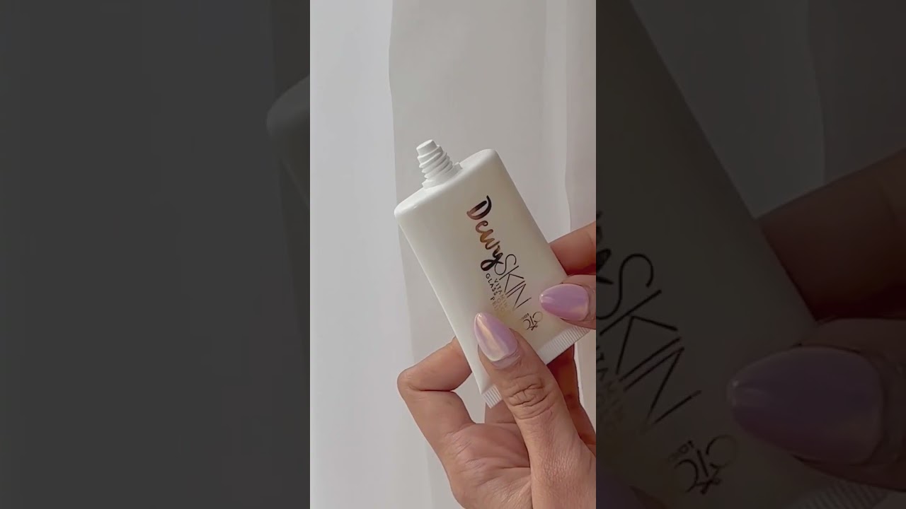 Will not be able to take your eyes off your skin once you use the Vitamin C glass glow primer! 🤩