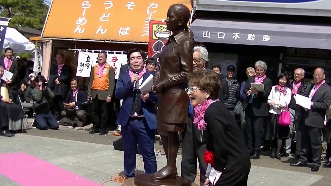 さくらの像の除幕式
