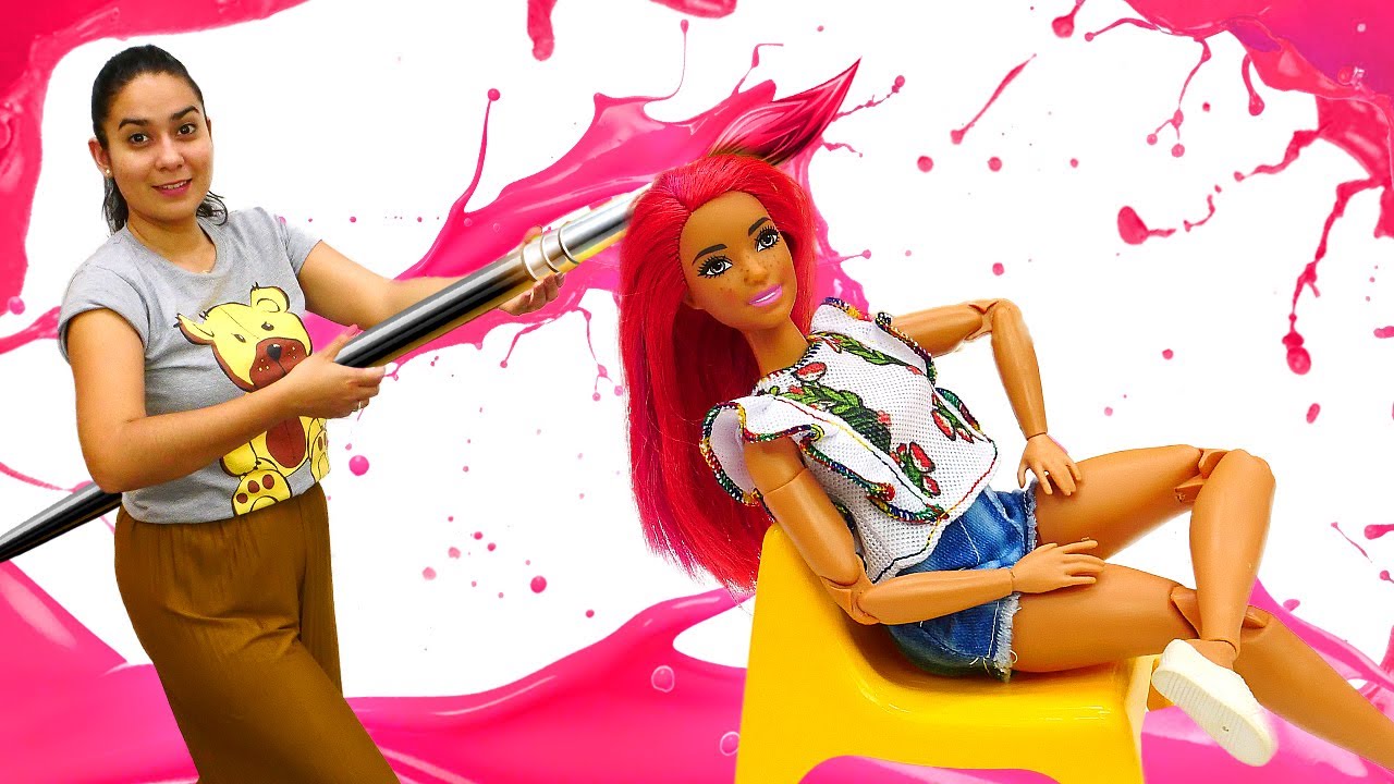 Barbie im Schönheitssalon. Die Puppen verändern ihr Image. Puppen Videos mit Valeria
