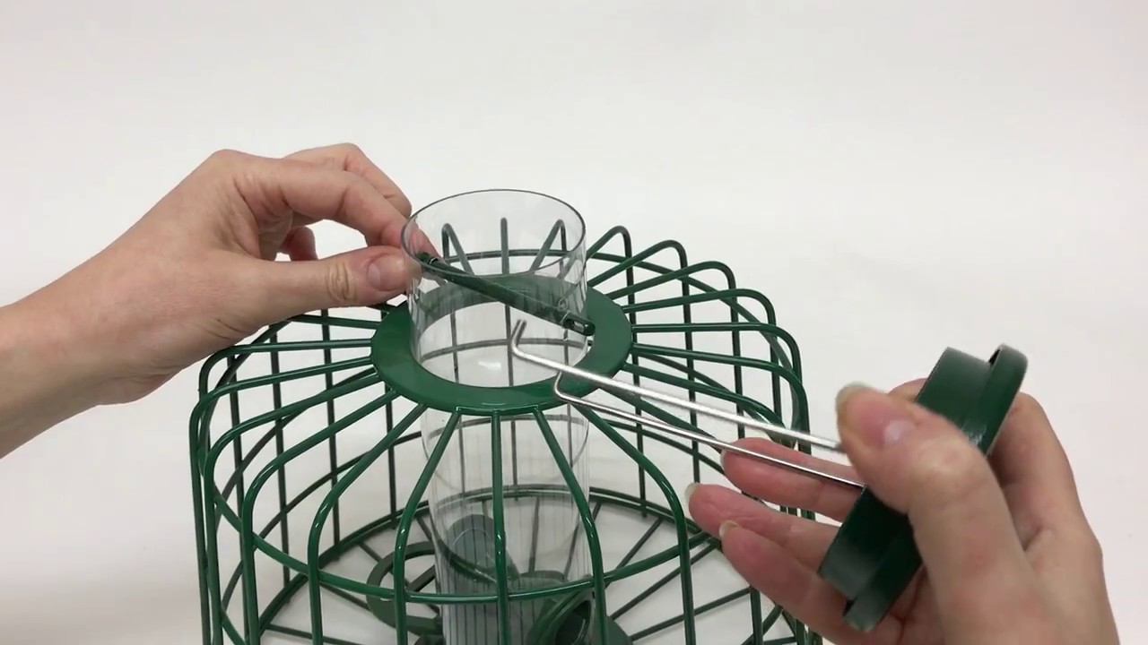 Guardian Feeder - Removing and attaching the hanger and lid