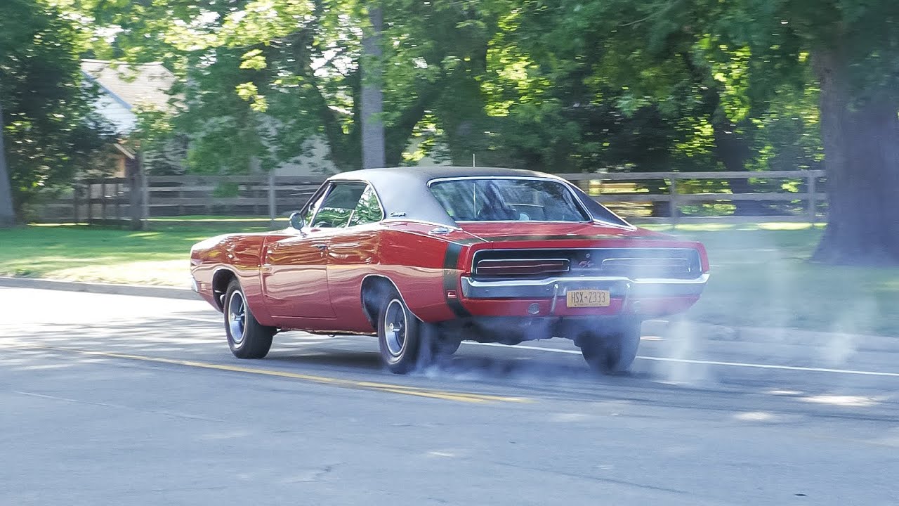 Muscle Cars & Classic Cars Accelerating & Doing Burnouts Leaving a Car Show! | Olcott Beach 2025