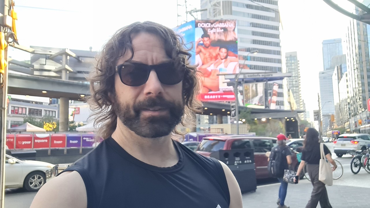 Toronto LIVE: Checking Out The RUSH Fans Around The Arena & Exploring Downtown On Friday Night