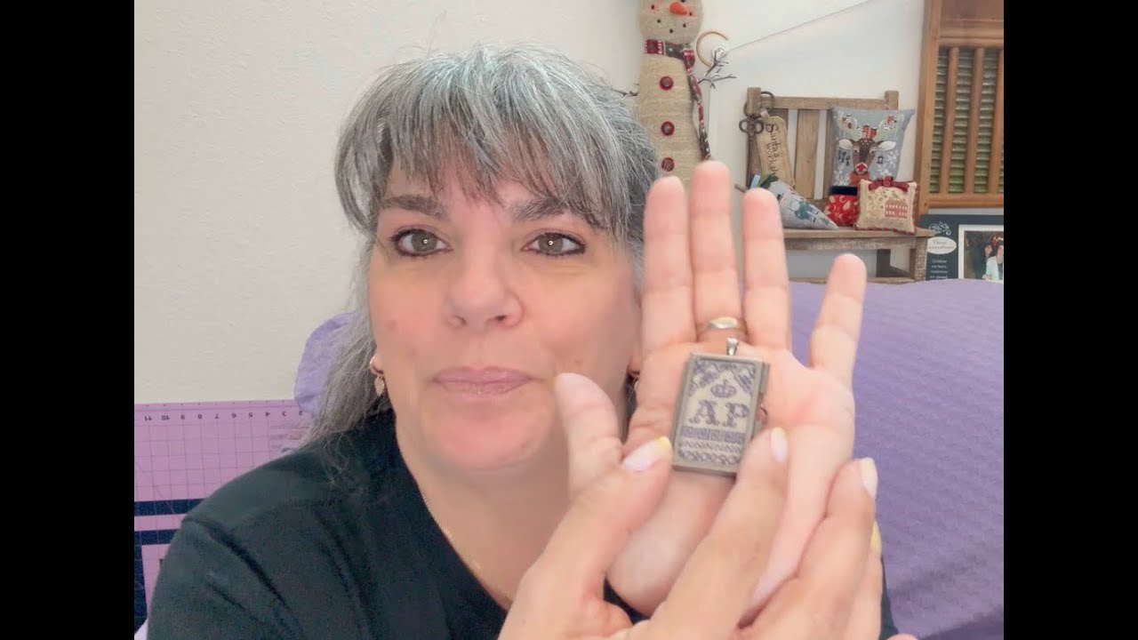 Flosstube #24 - Happy New Year!  Review, plans and a SCARY middle of the night visit!