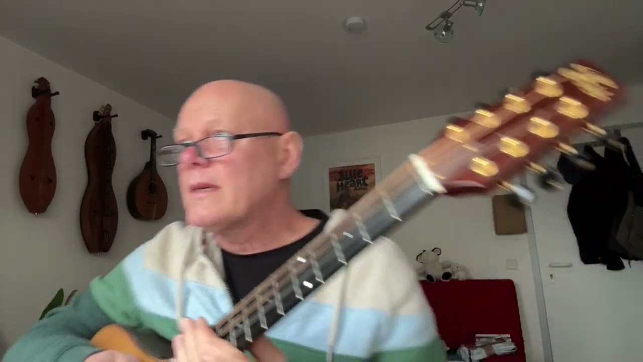 Accompanying tunes in A-Dorian on the Irish Bouzouki.