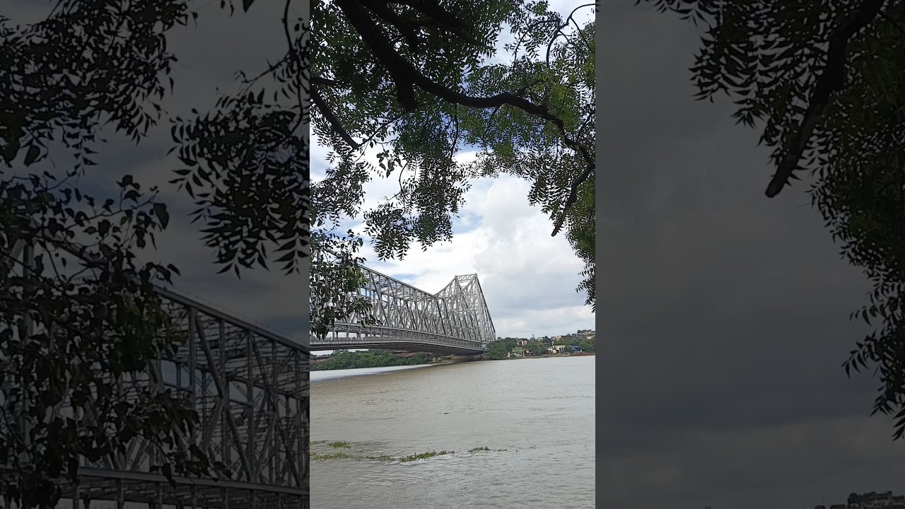 Kolkata Ke Howrah Bridge Per Koi Piller Nehi Hai #shorts #youtubeshorts #howrahbridge
