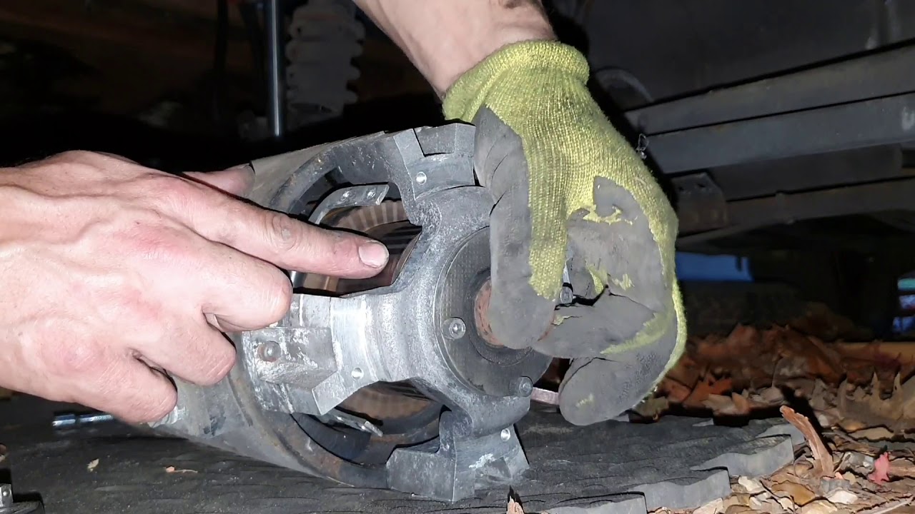 REVA G-WIZ: Yellow Wiz Lithium-ion conversion pt.16 - taking the motor out and finding the problem.