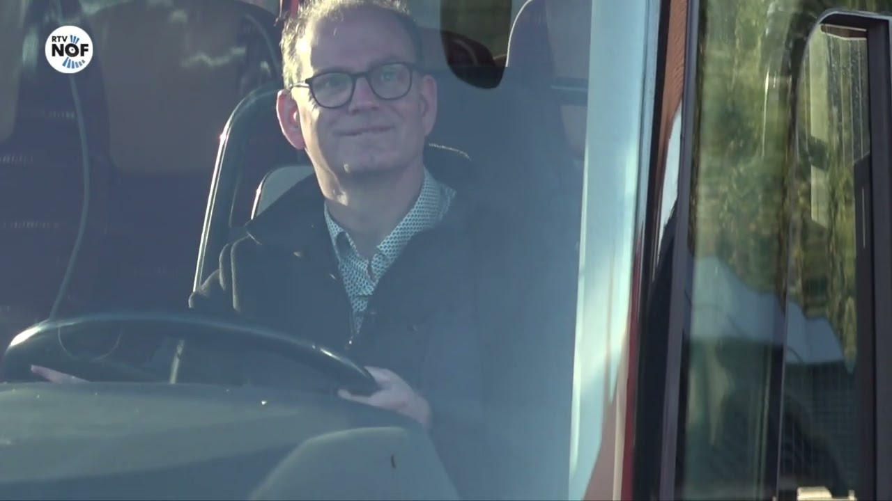 Auto- en Touringcarbedrijf De Jong uit Damwâld viert 100-jarig bestaan met eigen boek