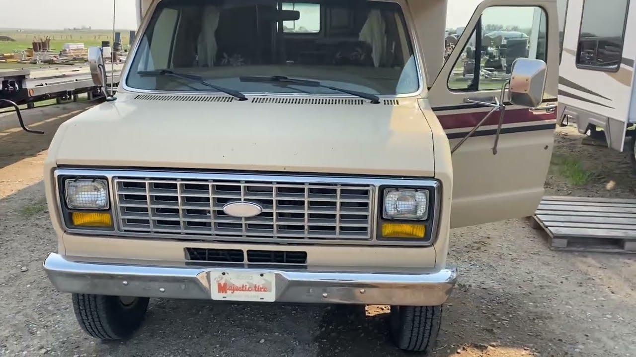 1988 Ford Econoline 350 Vanguard 24’ Motorhome