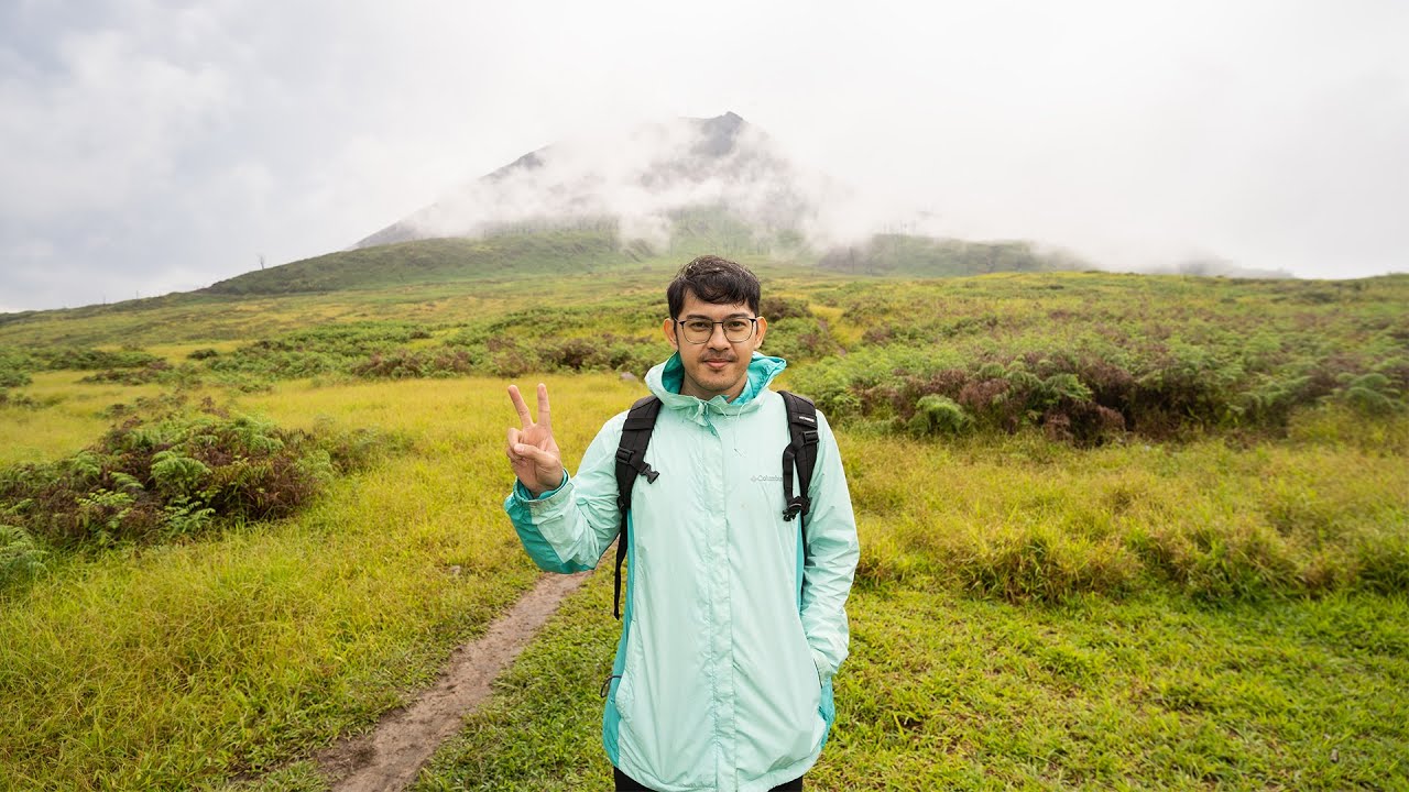 Naik Gunung Berapi yang Baru Meletus, Berastagi Indonesia