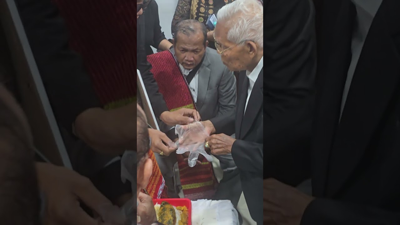 Adat Batak Mangungkap Tujung 