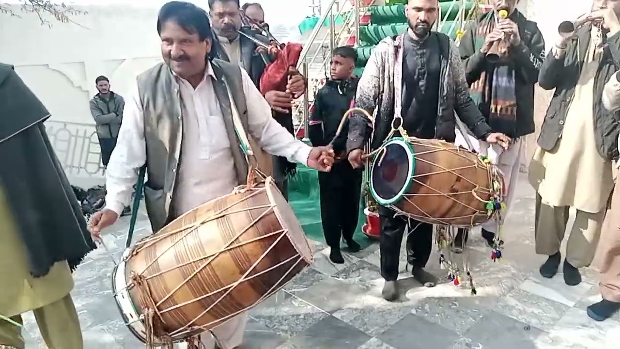 Gufoor dhool player 