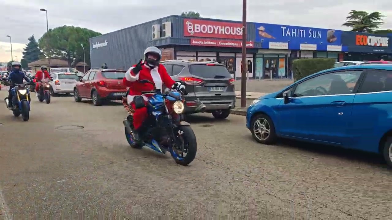 balade des P&egrave;re No&euml;l d&eacute;part DAFY MOTO Avignon