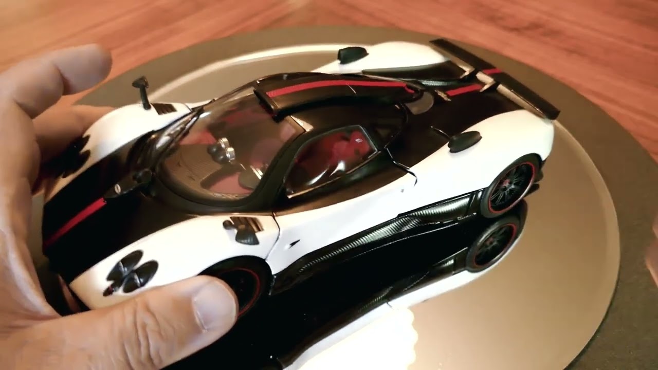 Pagani Zonda Cinque by Motormax 1/18 scale diecast