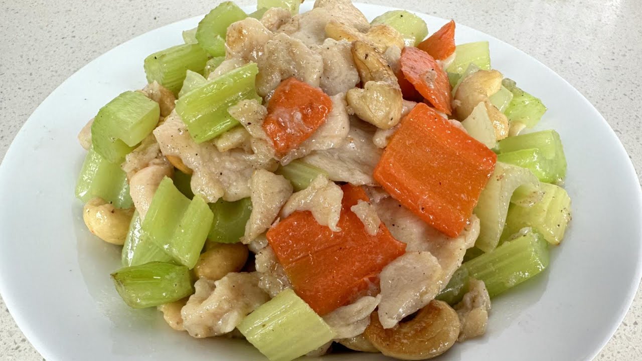 Хрустящая курица с кешью и сельдереем для стир-фрай