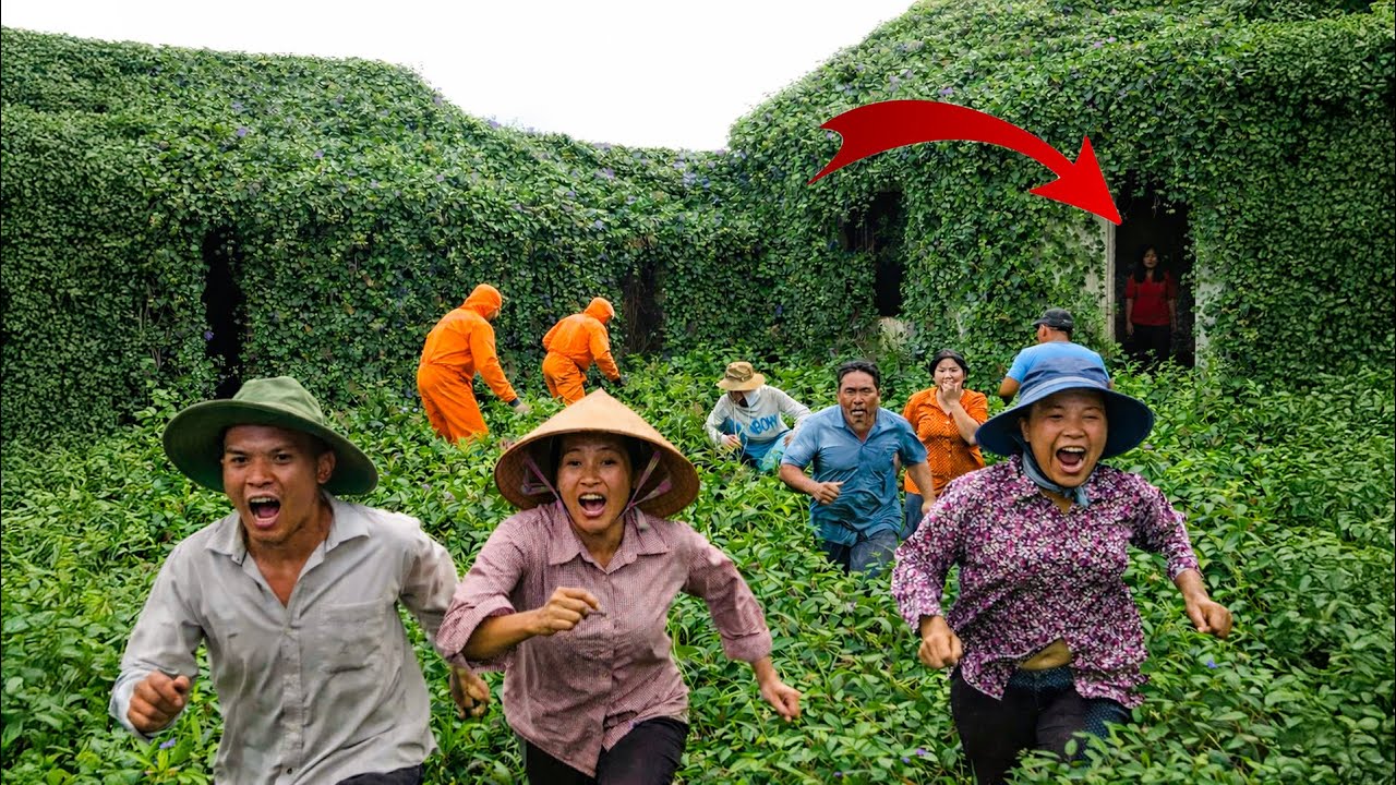 Time-lapse: Helping Restore a Forgotten House – Villagers Flee When Something Moves Inside