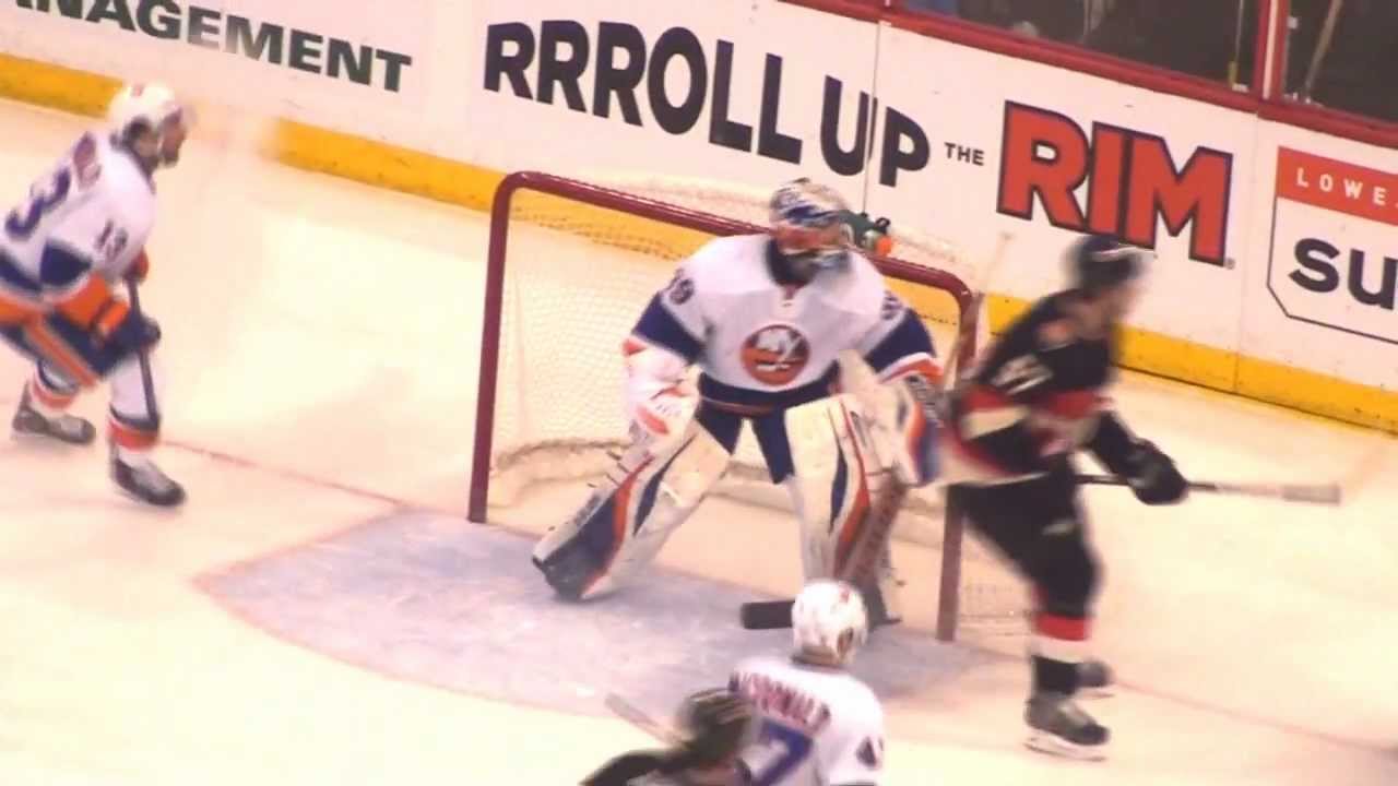 Rick DiPietro in action during the Islanders @ Senators hockey game