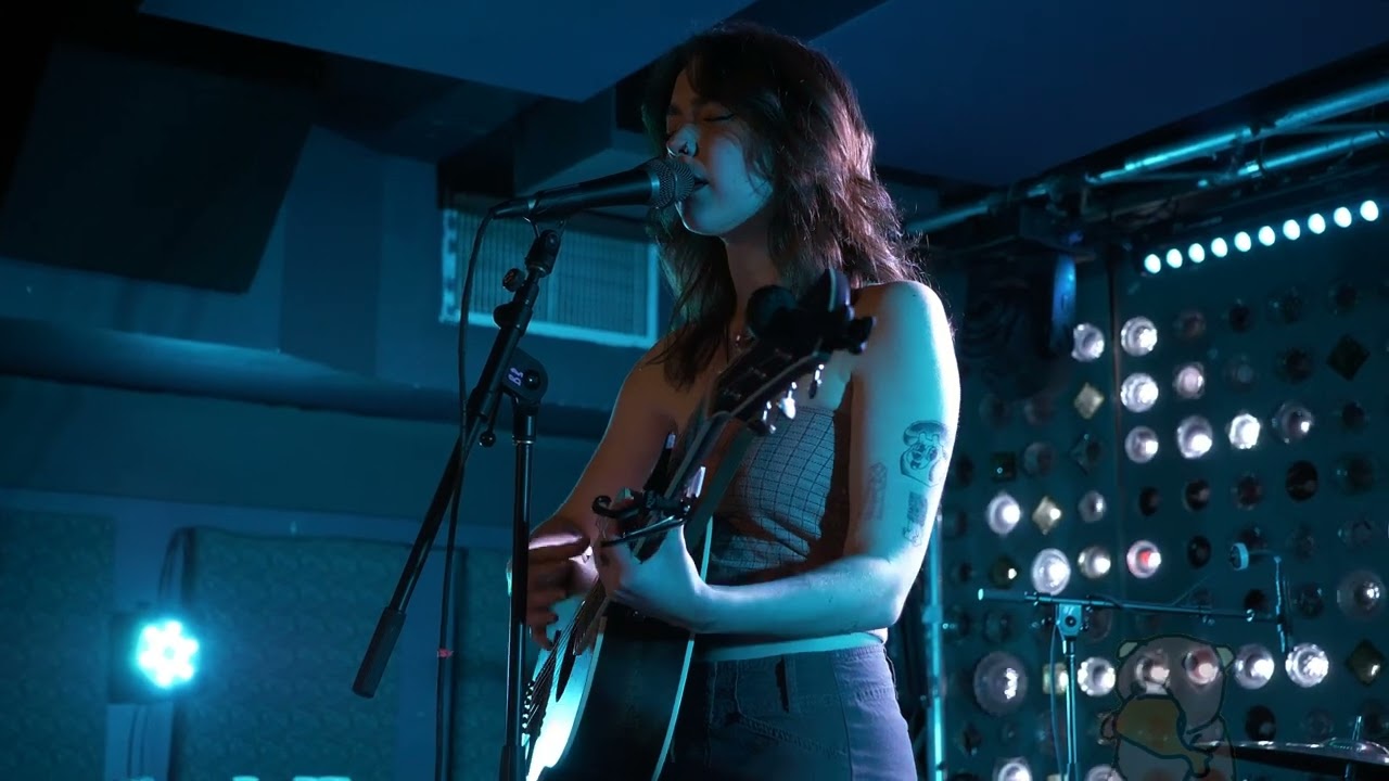 Laura Elliott - Stages (live @ Baby's All Right 12/3/22)