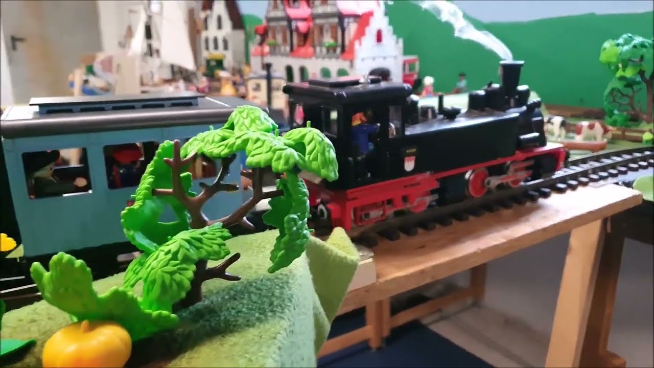 Pf.F.G.B. Playmobil-Eisenbahn Mallet mit sächs'schen Doppelwagen und Packwagen