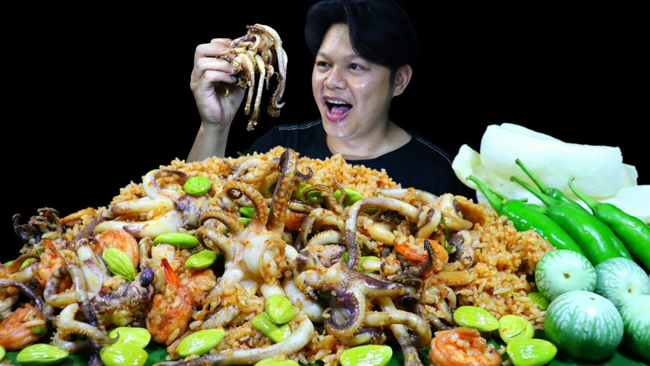 TERMAUT!! MUKBANG NASI GORENG KEPALA CUMI UDANG BAKSO DAN PETE CABE IJO KERUPUK KULIT
