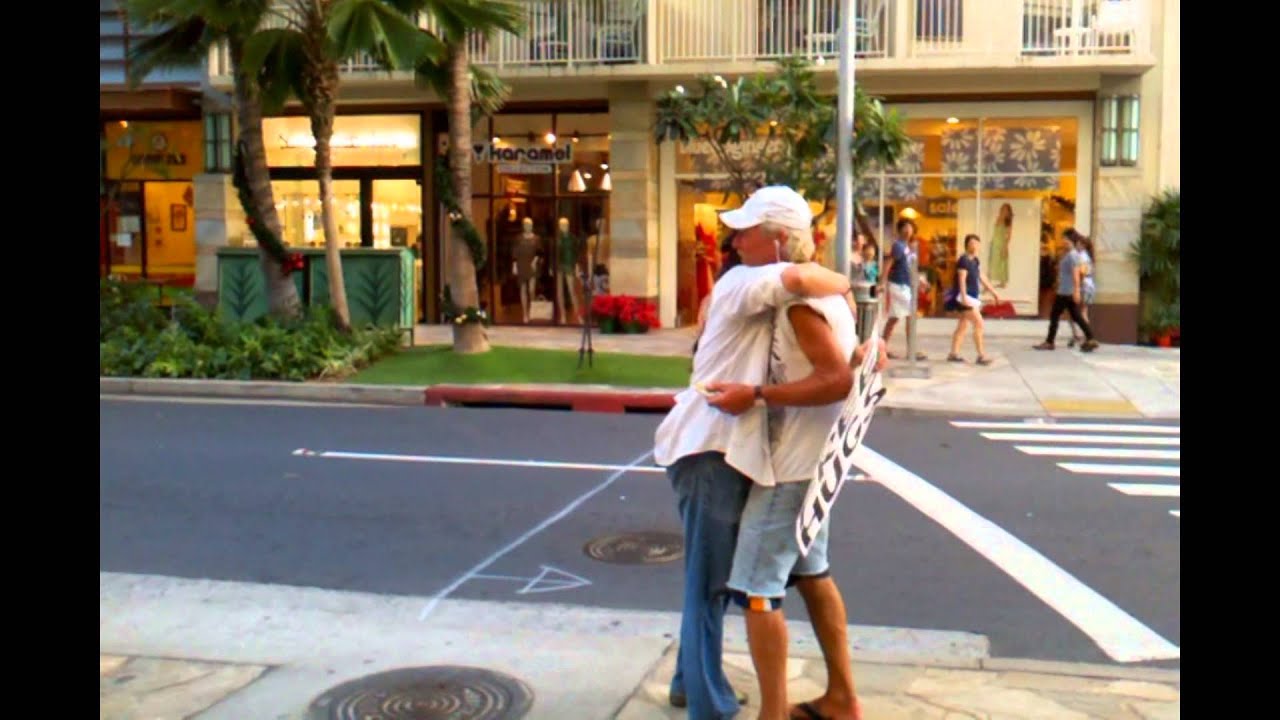 H.O.T. Hikers 2012 Honolulu Holiday Free Hugs Campaign - December 15th, 2012