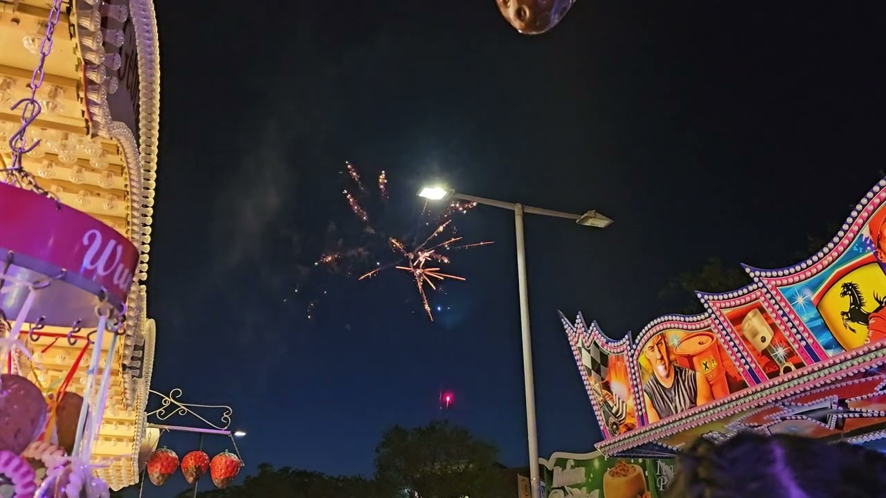 Vatertagskirmes in Kamp-Lintfort.  Höhenfeuerwerk.