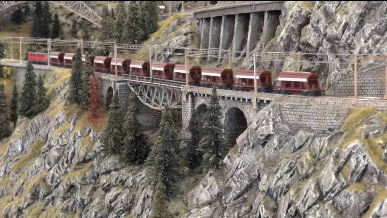 Einige Züge auf der Schweizer Alpenbahn / Some trains on my Swiss N-scale layout